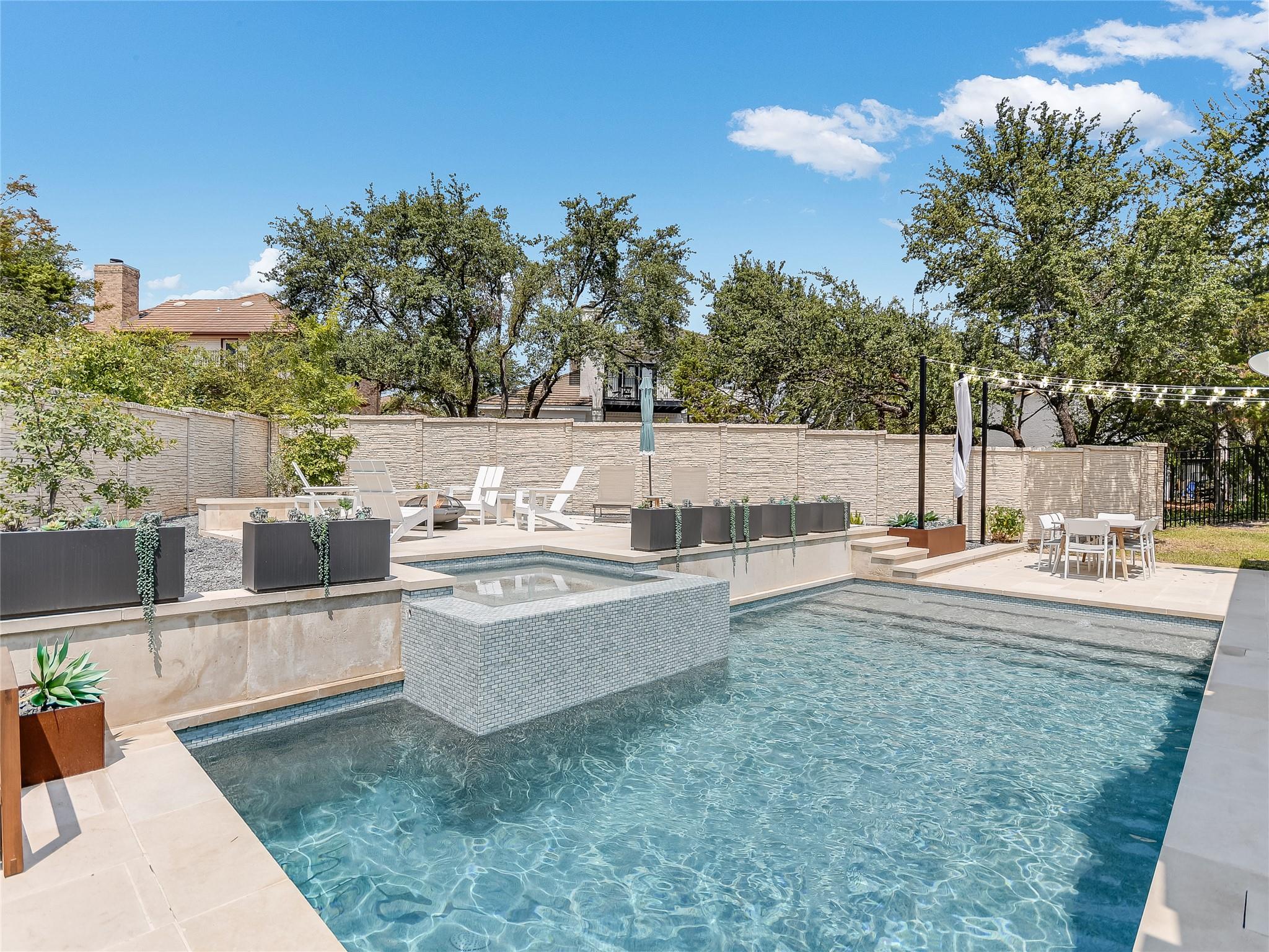 75 The Hills DR