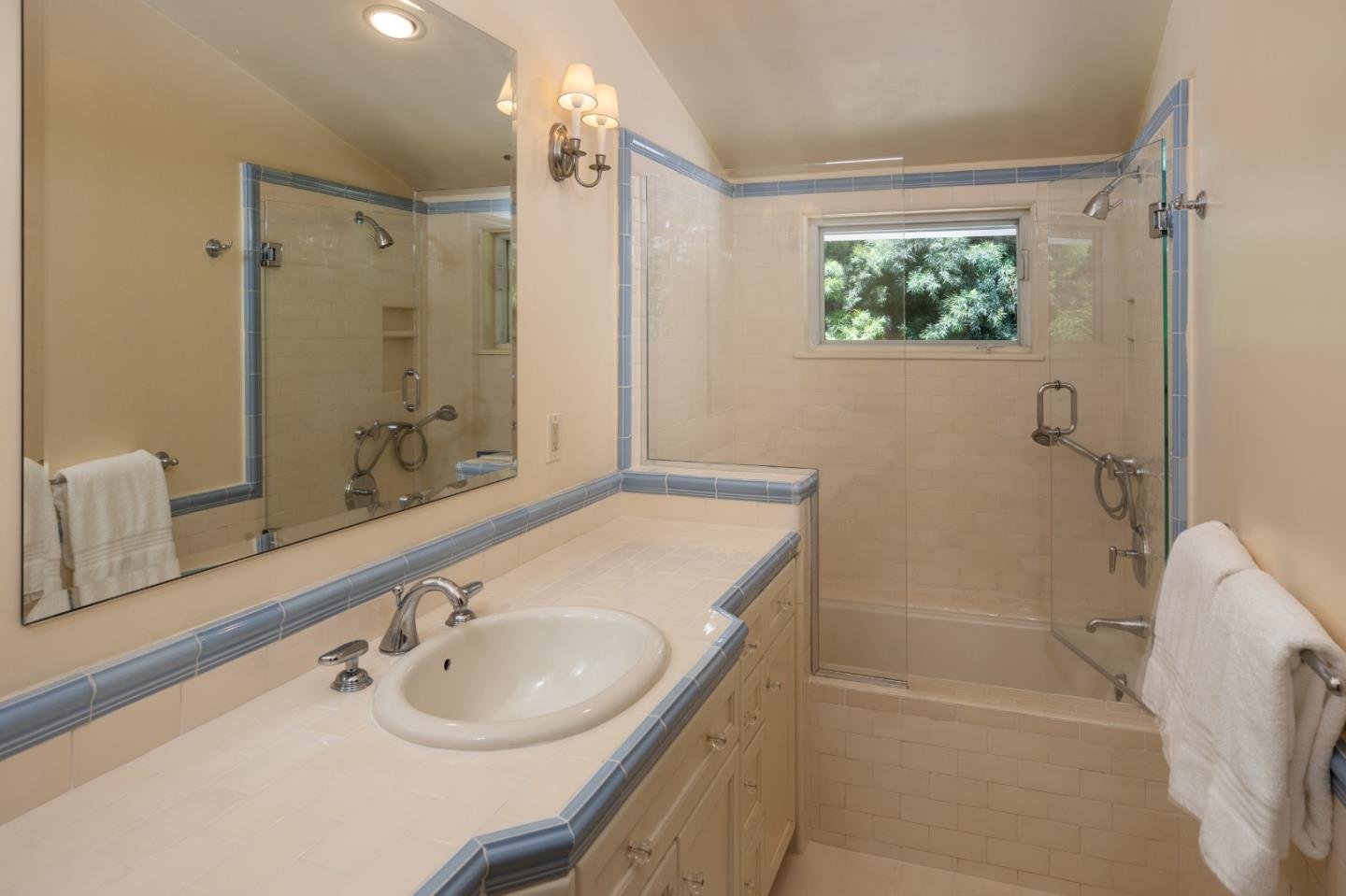 343 Lloyden Park LN