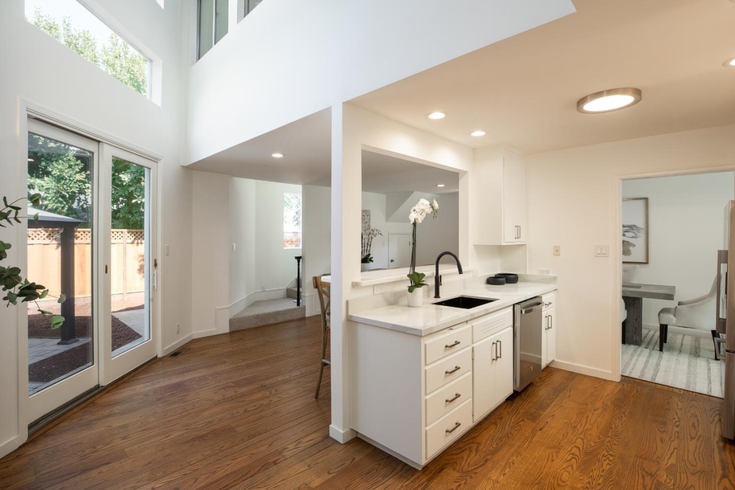 1840 Santa Cruz Avenue
