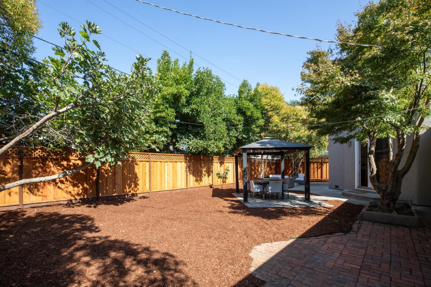 1840 Santa Cruz Avenue
