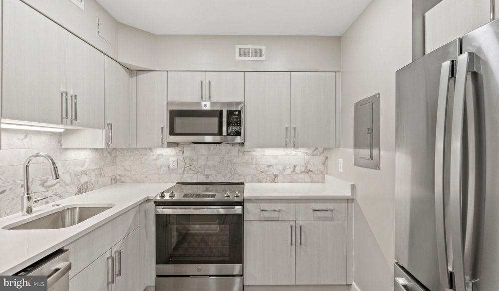 3401 38TH STREET NW 1B-P25-301