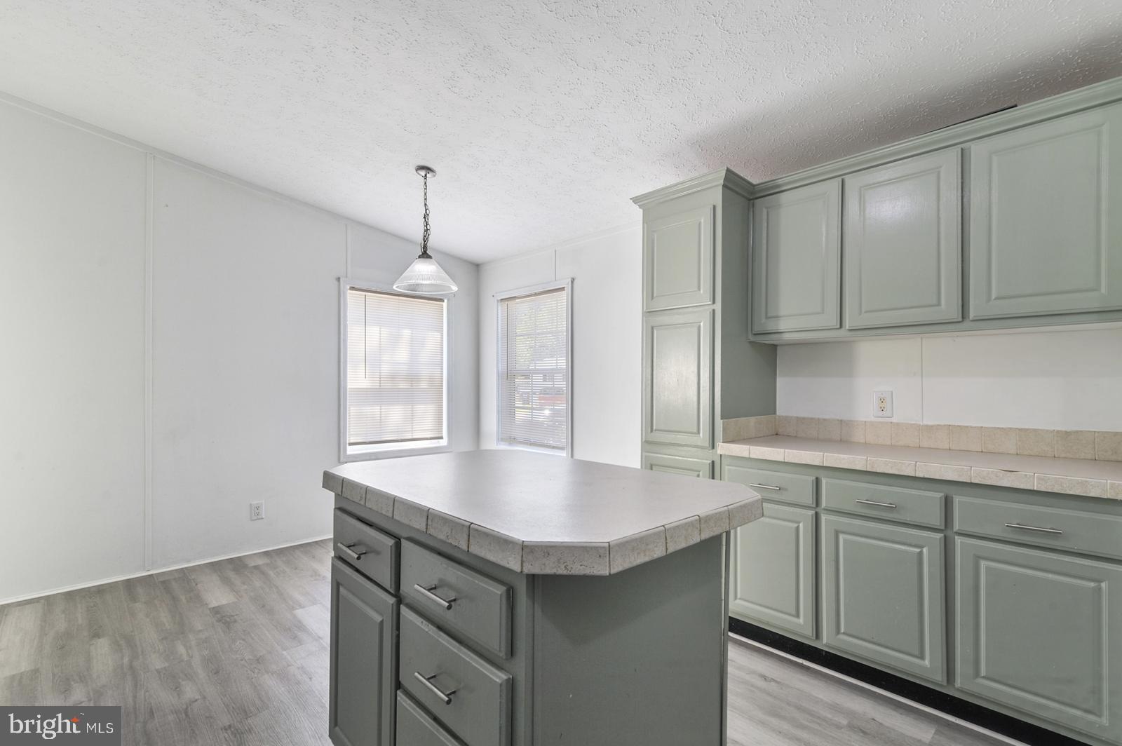 335 Erica Ave #335