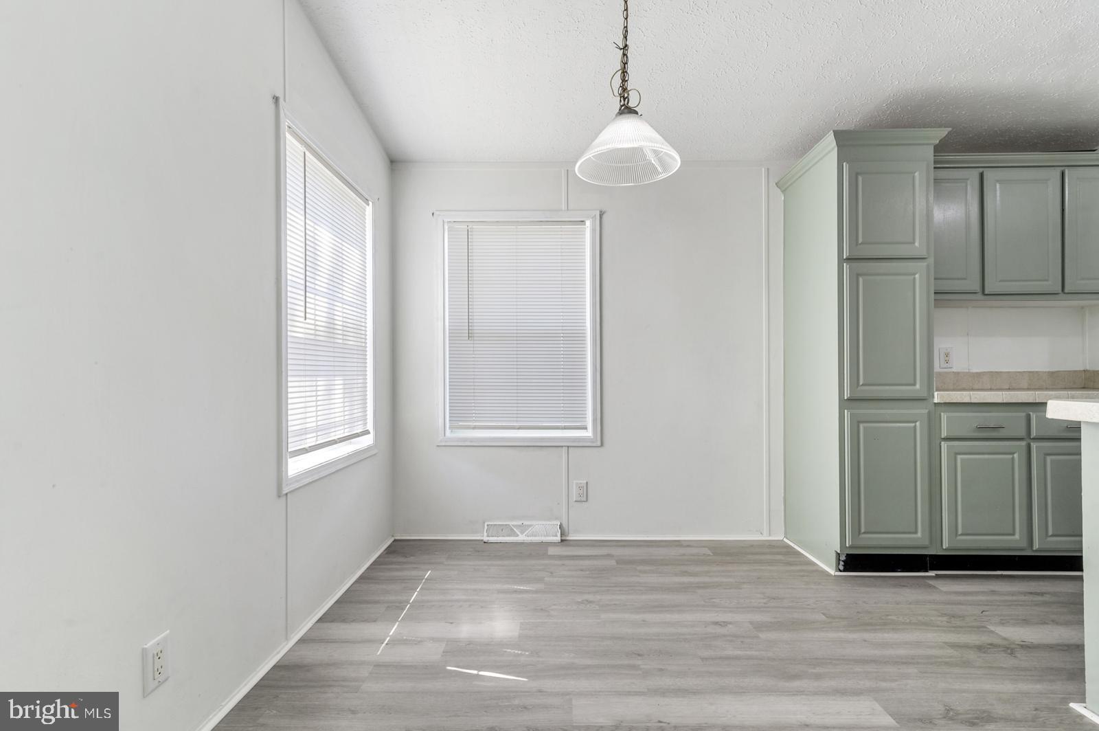 335 Erica Ave #335