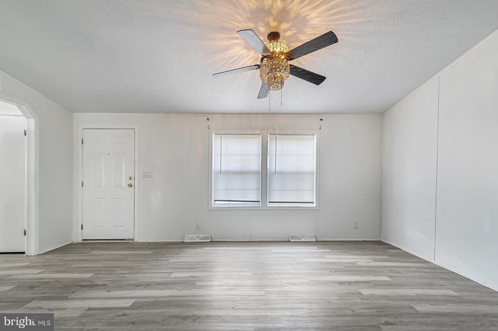 335 Erica Ave #335