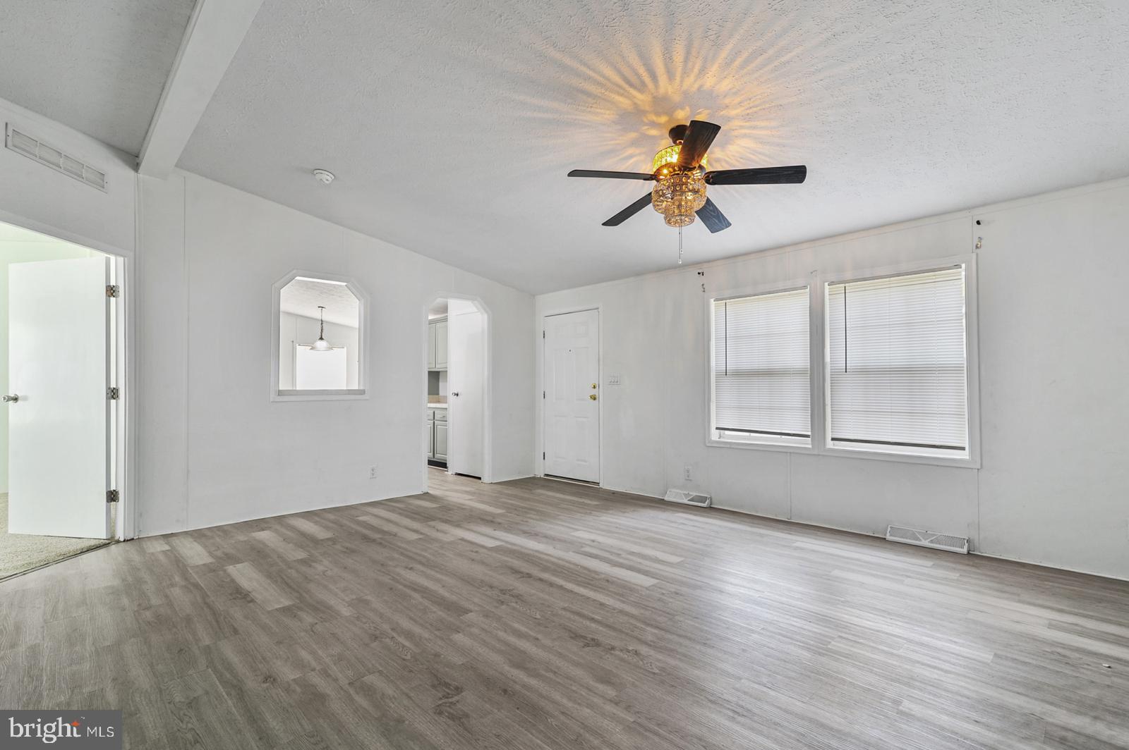 335 Erica Ave #335
