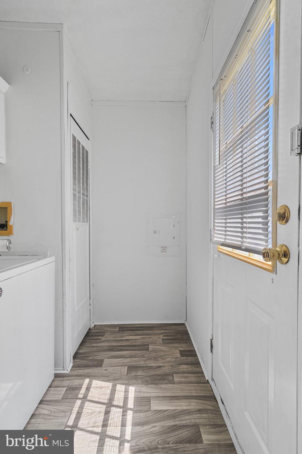 335 Erica Ave #335
