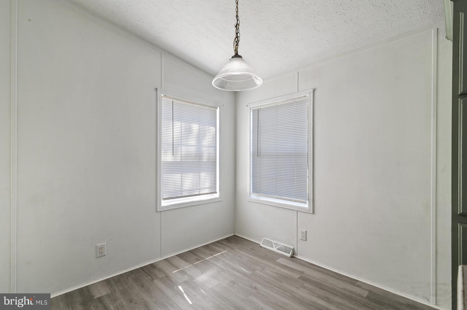 335 Erica Ave #335