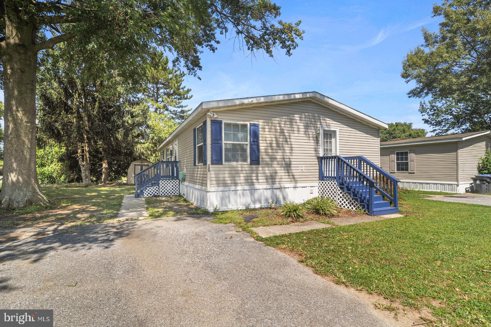 335 Erica Ave #335