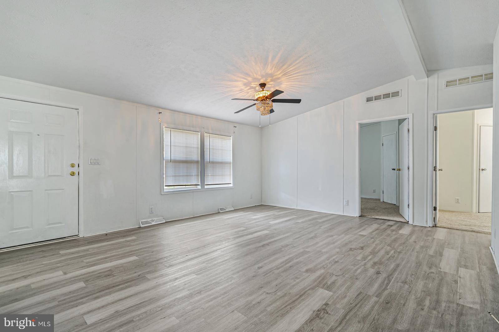 335 Erica Ave #335