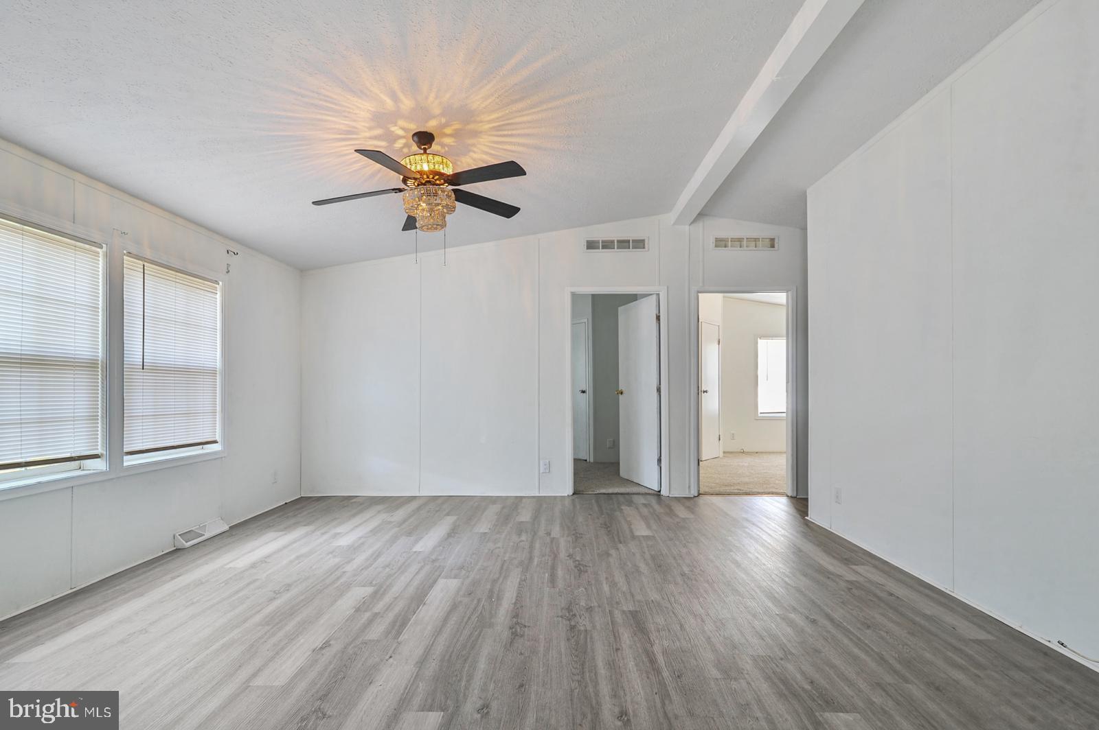 335 Erica Ave #335
