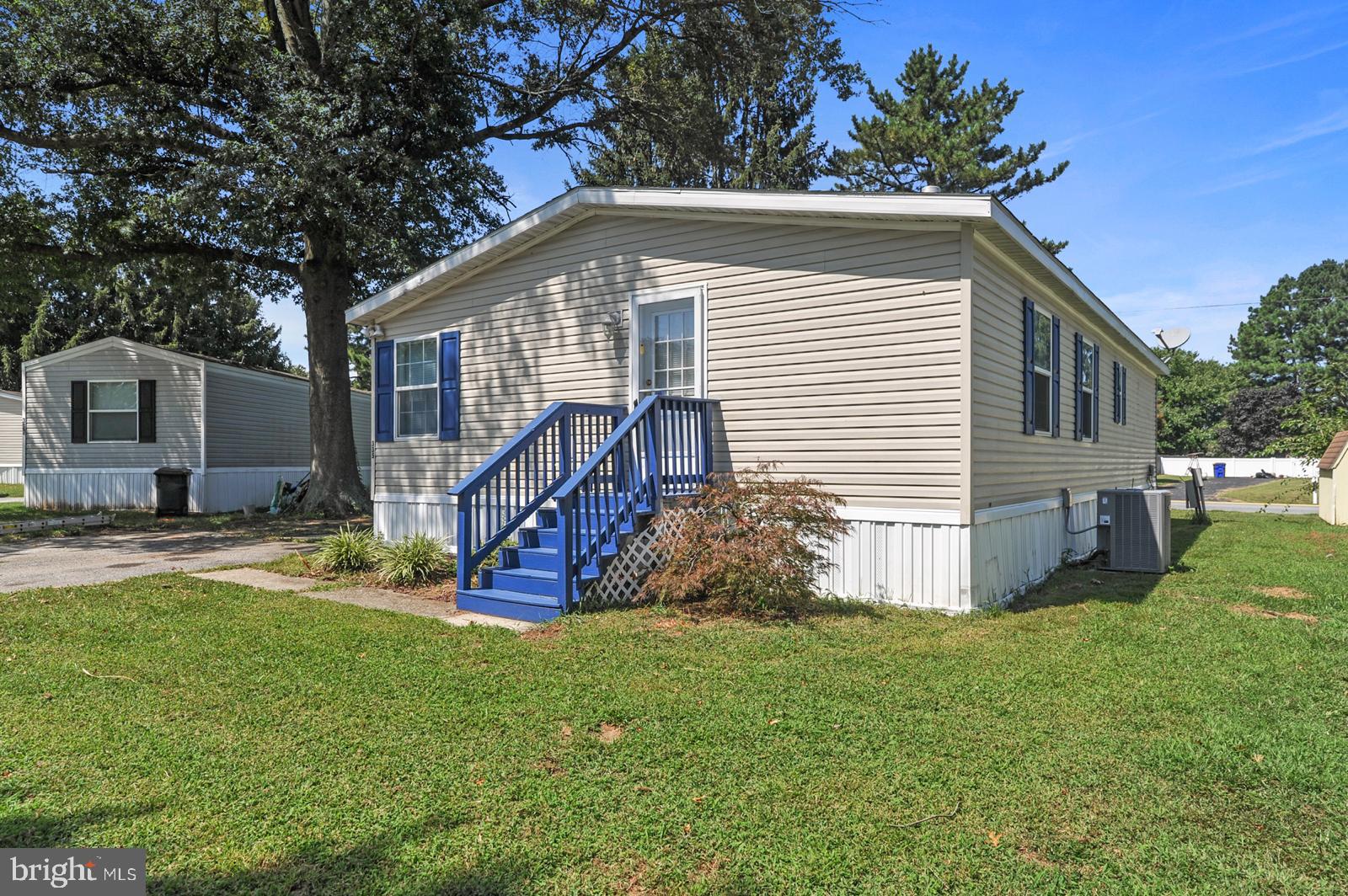 335 Erica Ave #335