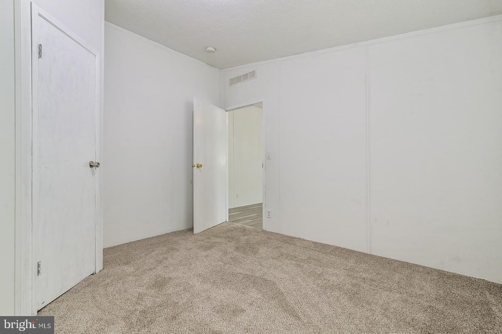 335 Erica Ave #335
