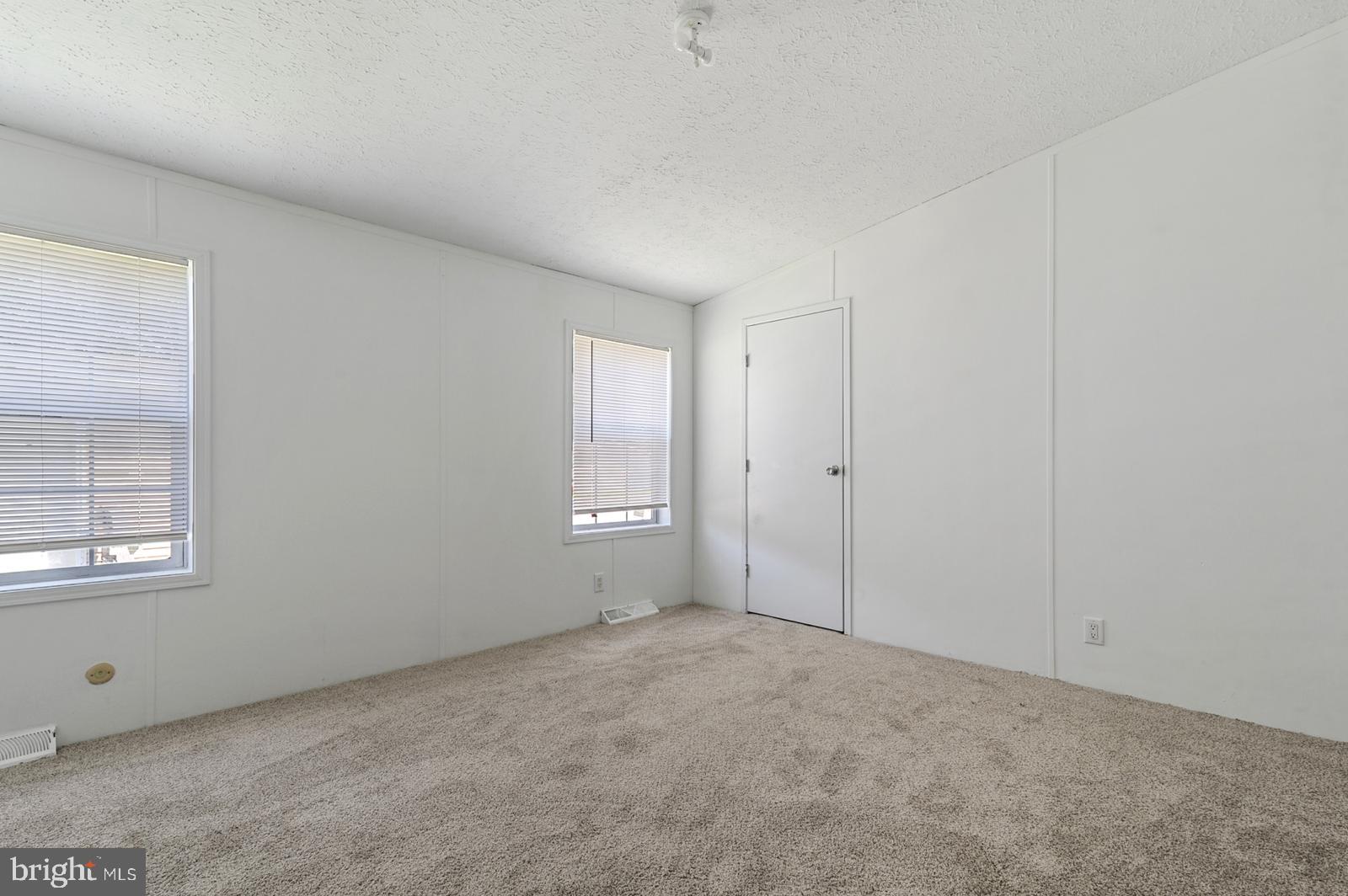 335 Erica Ave #335