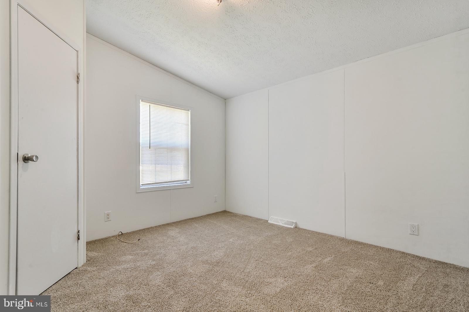 335 Erica Ave #335