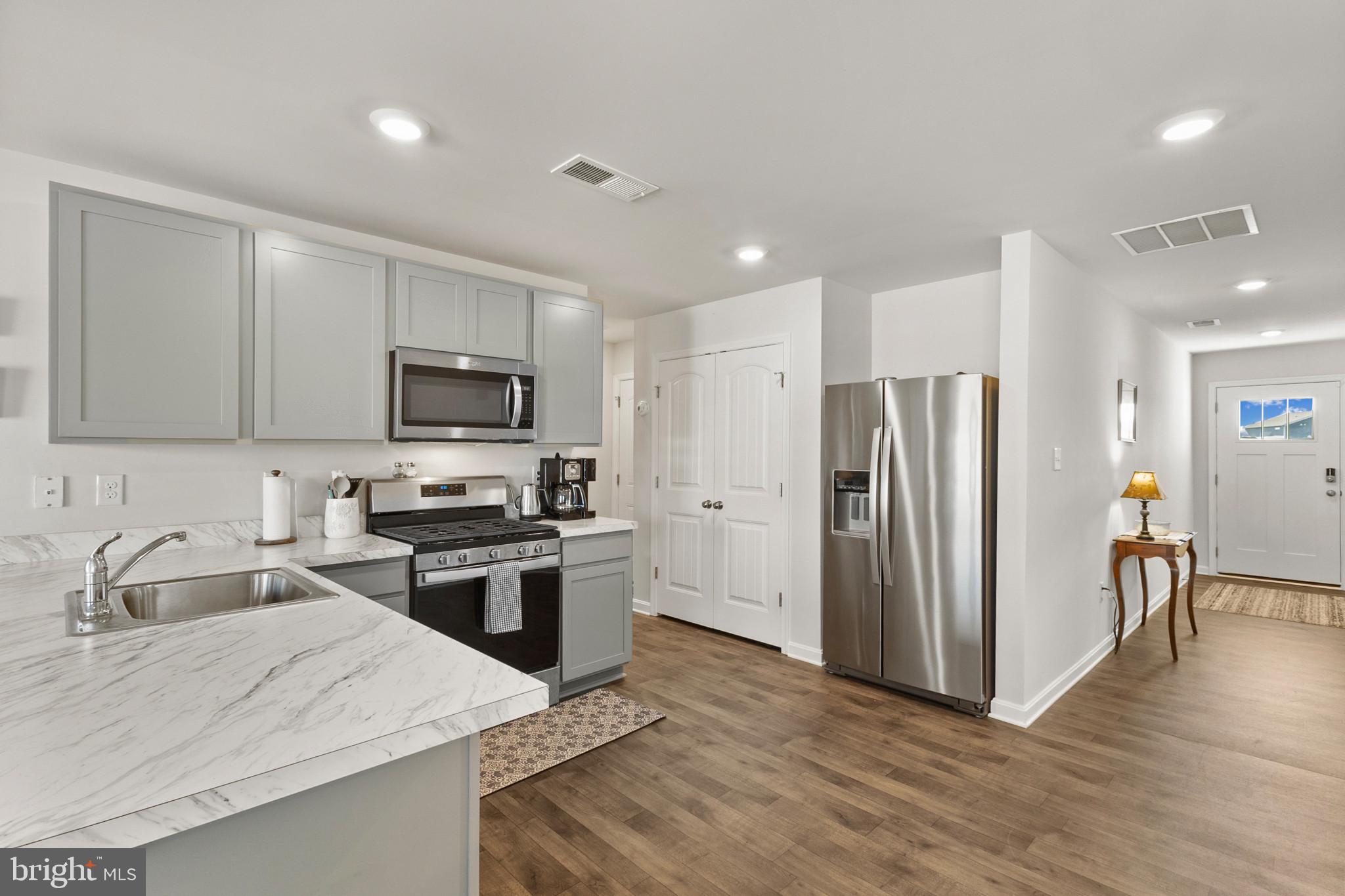 100 Sea Horse Ln