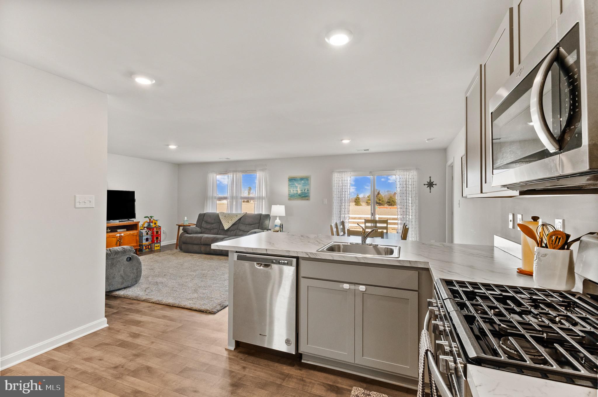 100 Sea Horse Ln