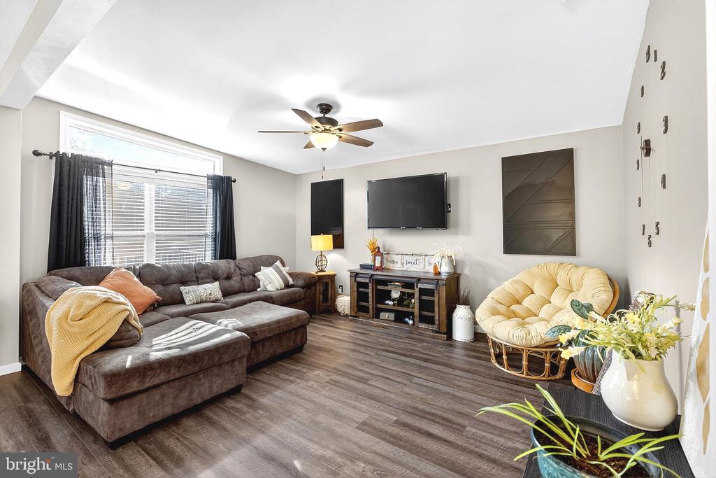 108 W COMMERCE