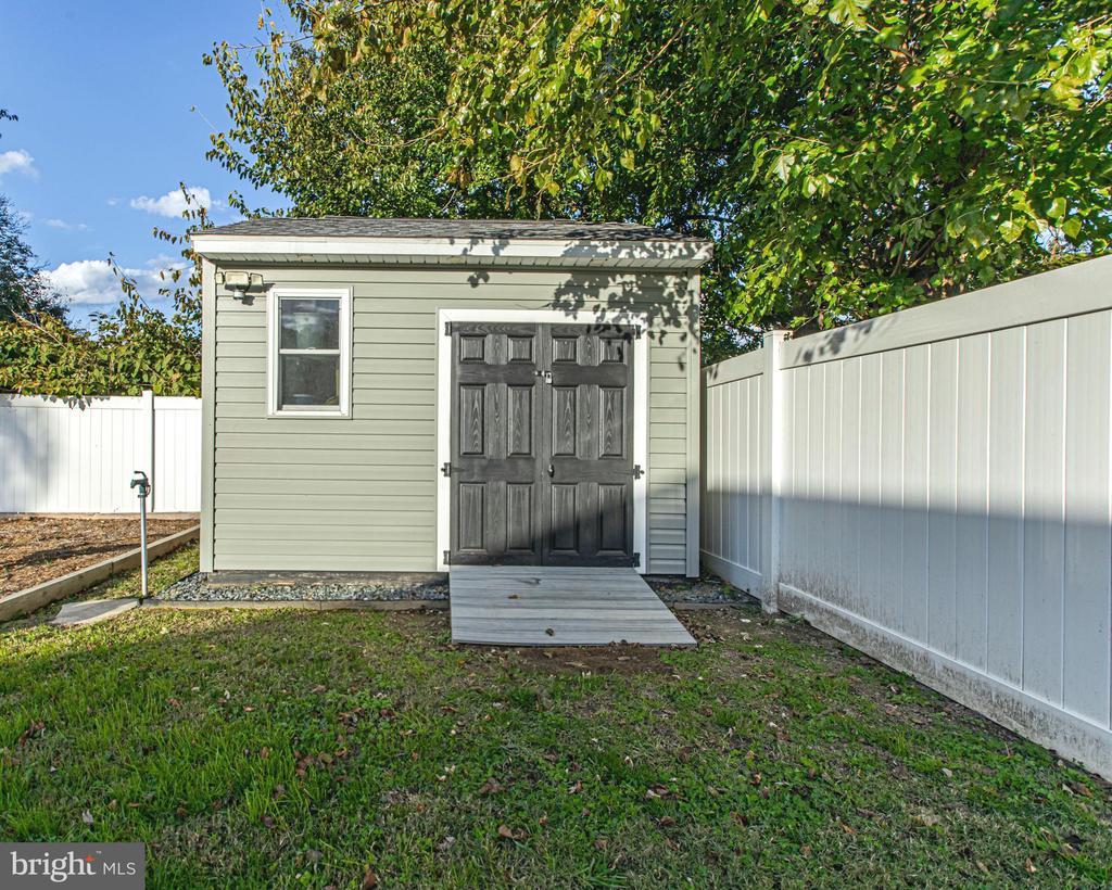 108 W COMMERCE
