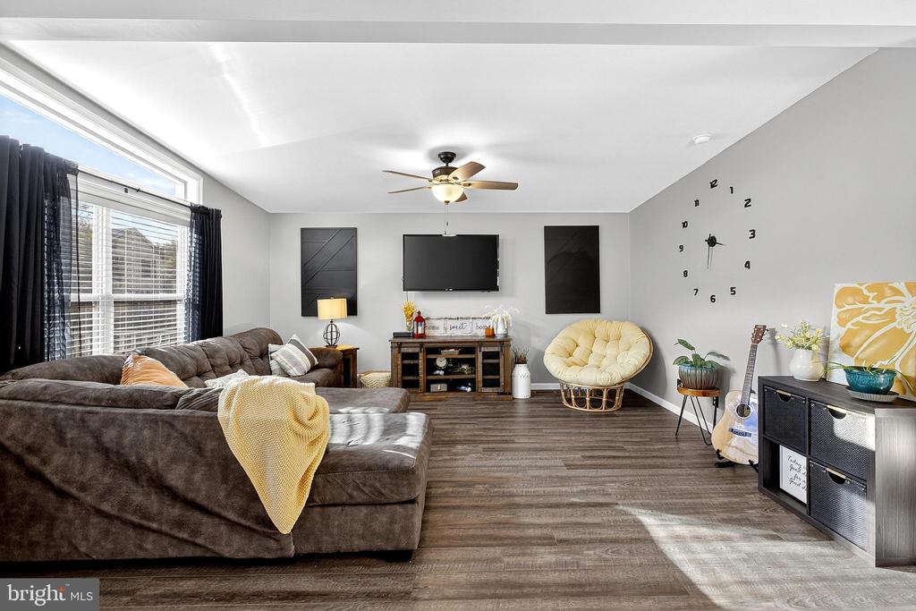108 W COMMERCE