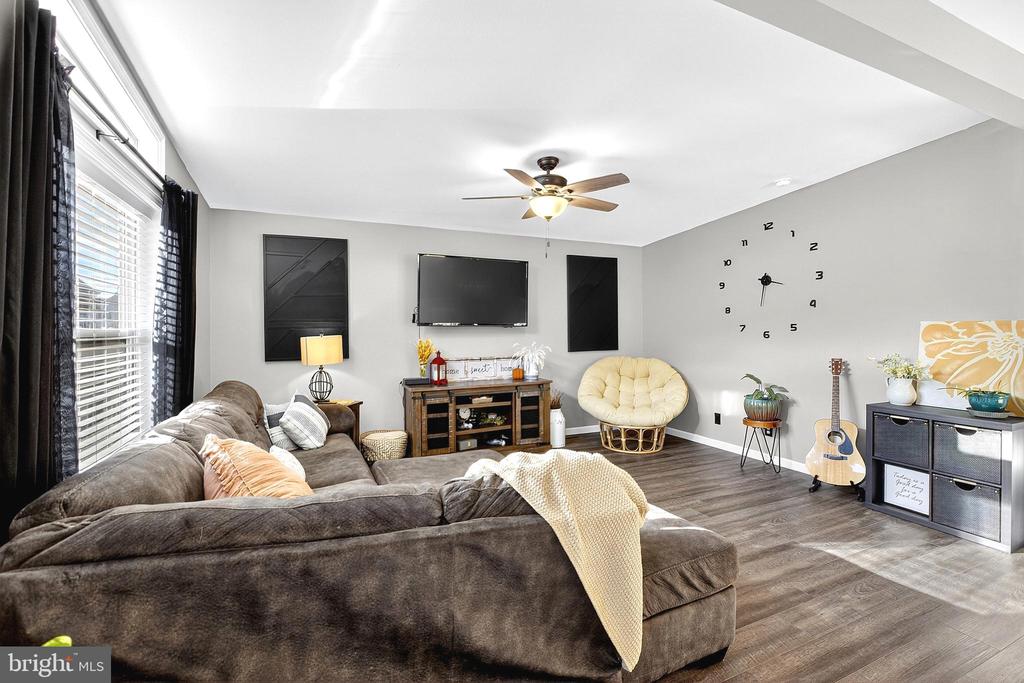108 W COMMERCE
