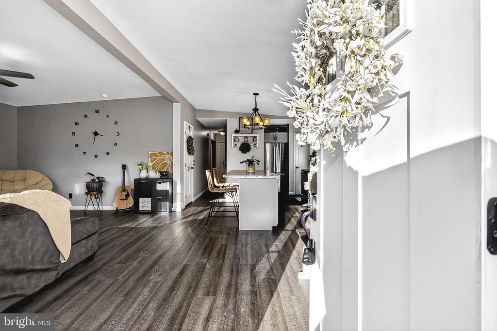 108 W COMMERCE