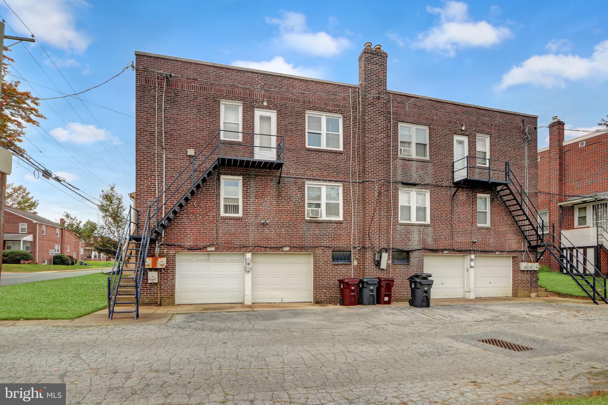 303 W 39th St