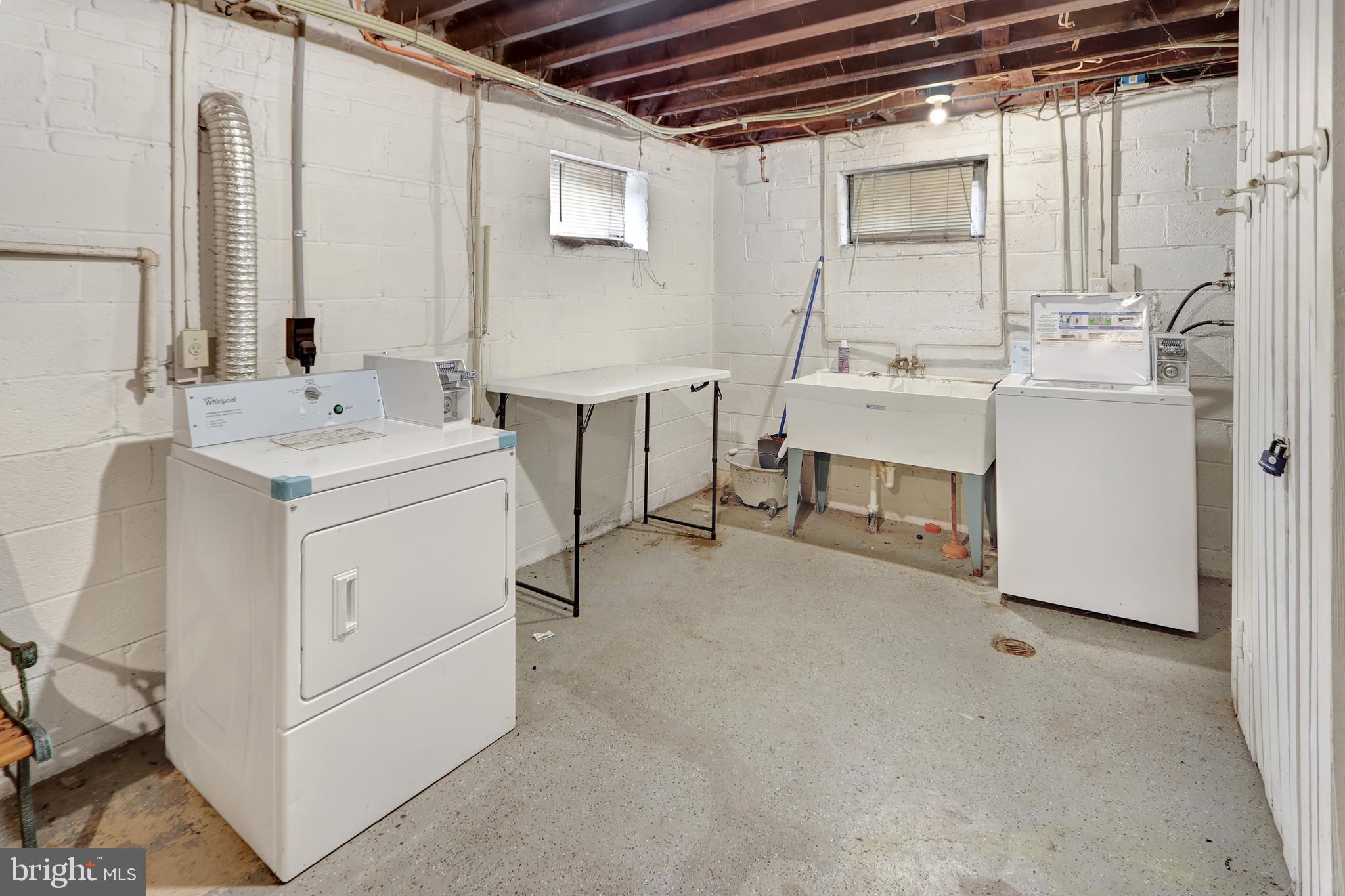 303 W 39th St