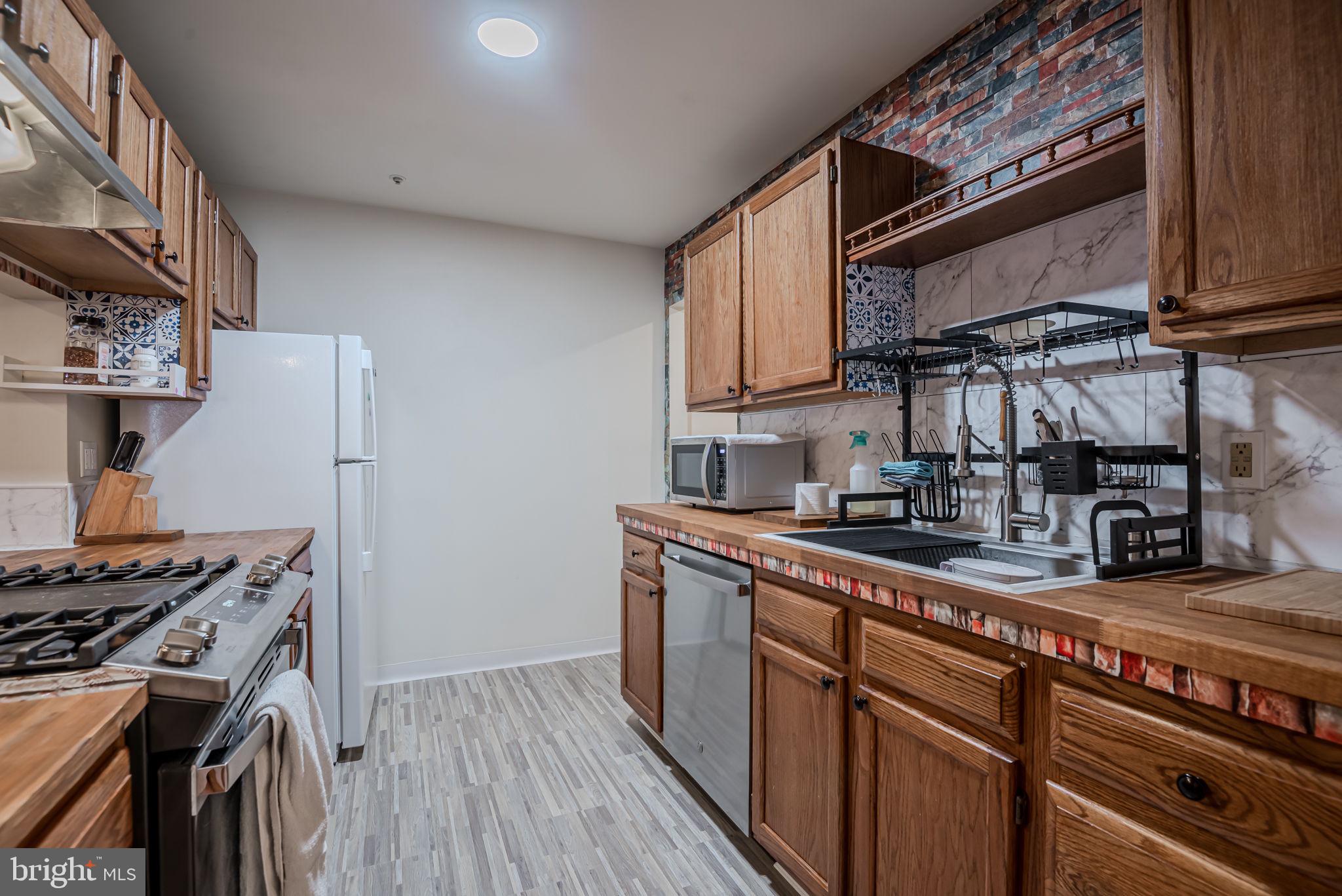 1005 Waters Edge Dr