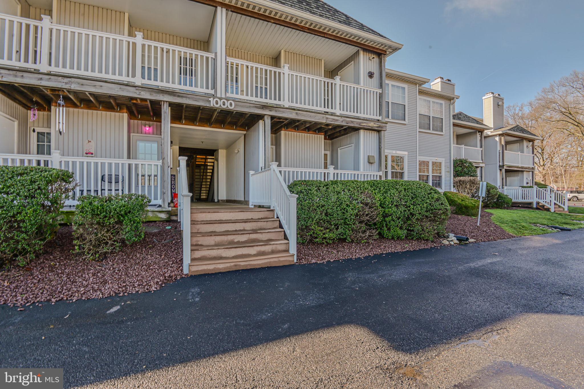 1005 Waters Edge Dr