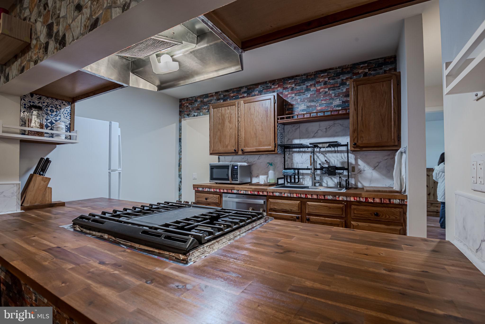 1005 Waters Edge Dr