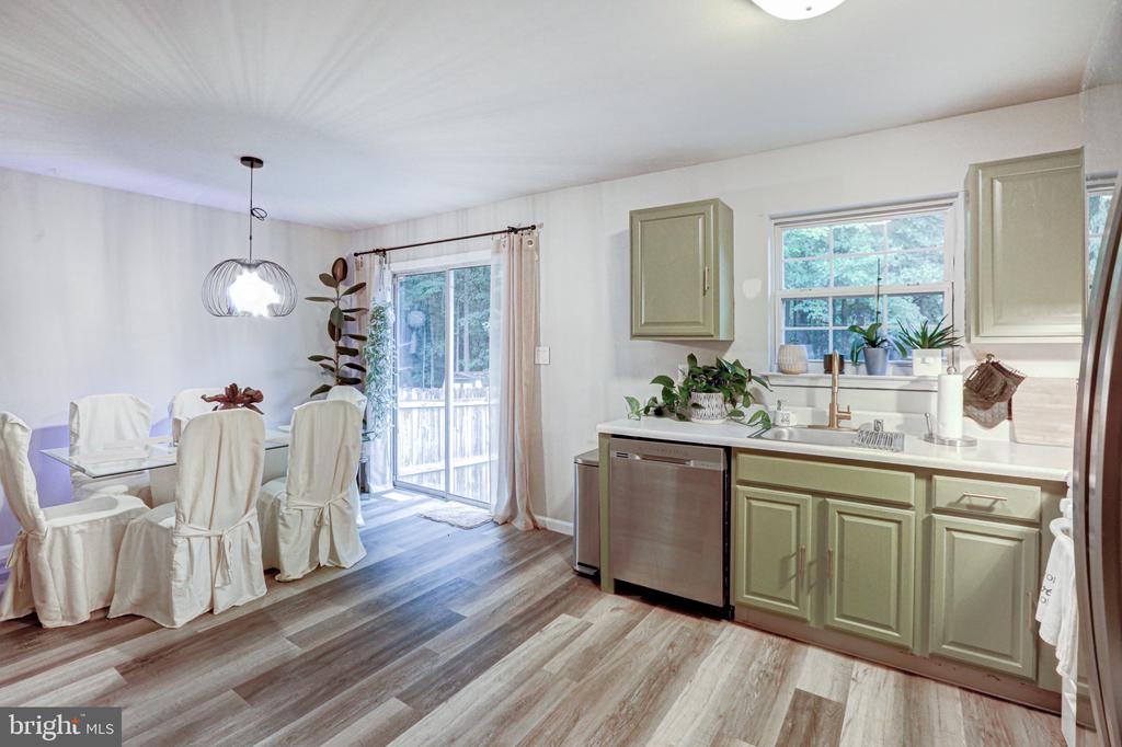 10 Dovetree Dr