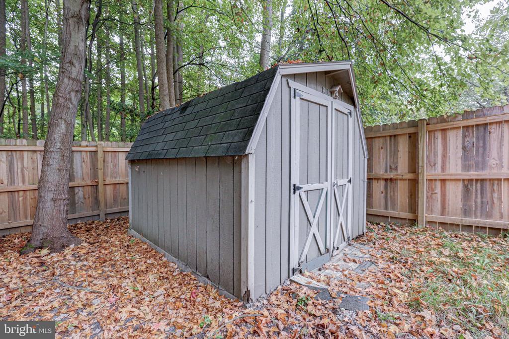 10 Dovetree Dr