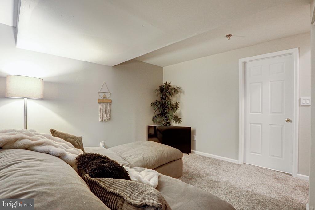 10 Dovetree Dr