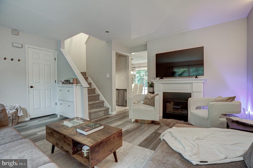 10 Dovetree Dr