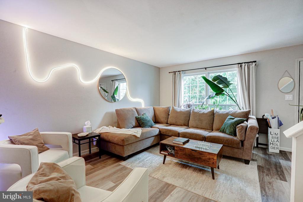 10 Dovetree Dr