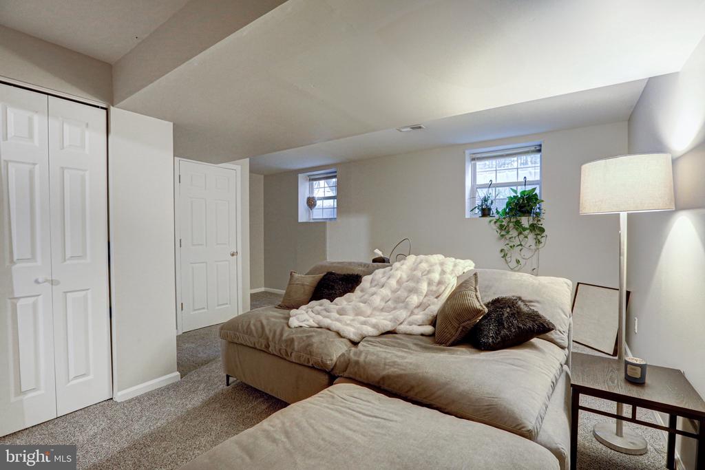 10 Dovetree Dr