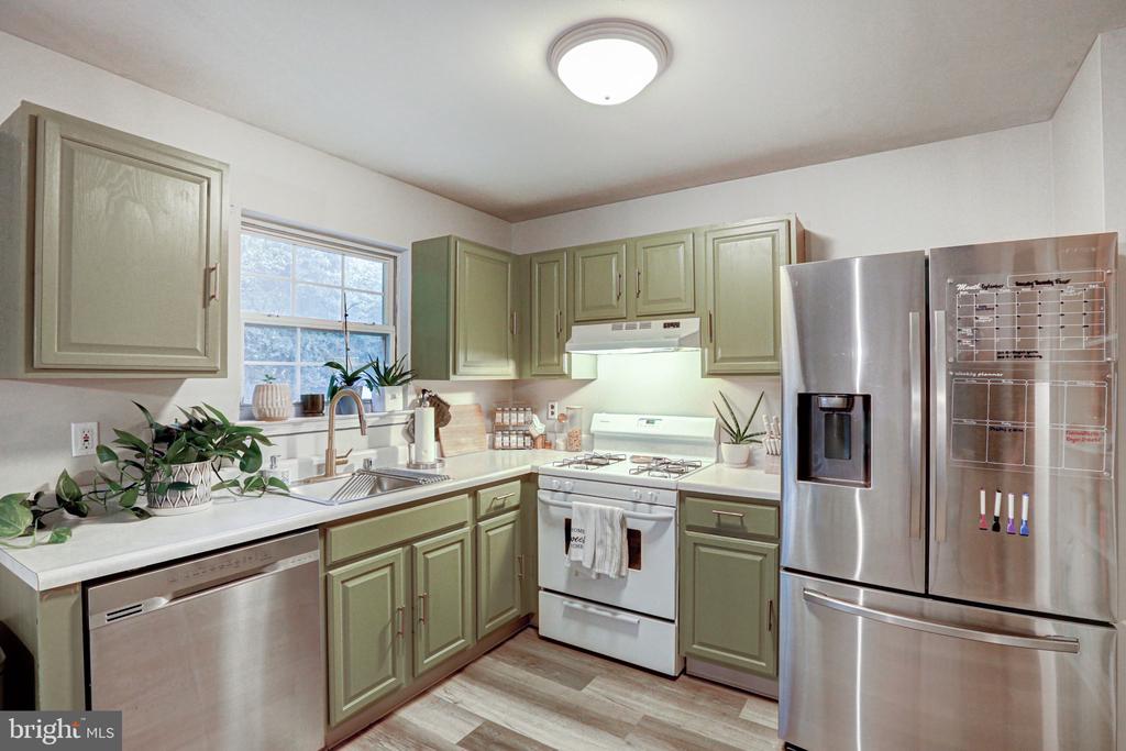 10 Dovetree Dr