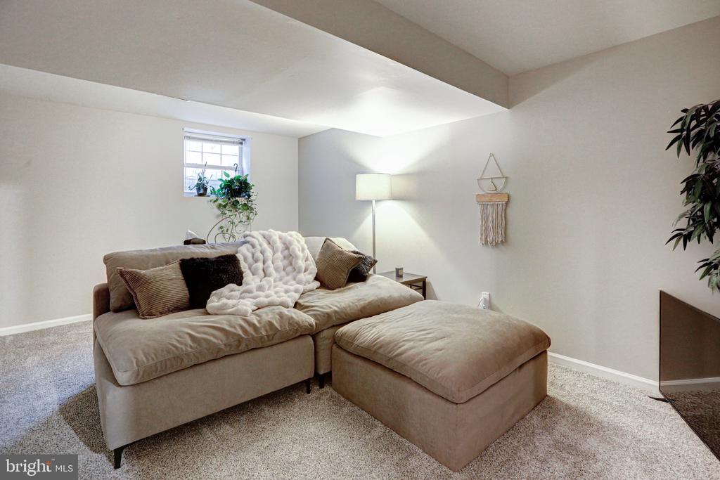 10 Dovetree Dr