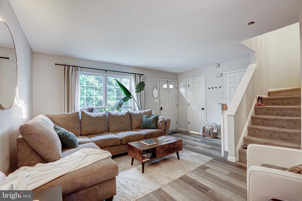 10 Dovetree Dr