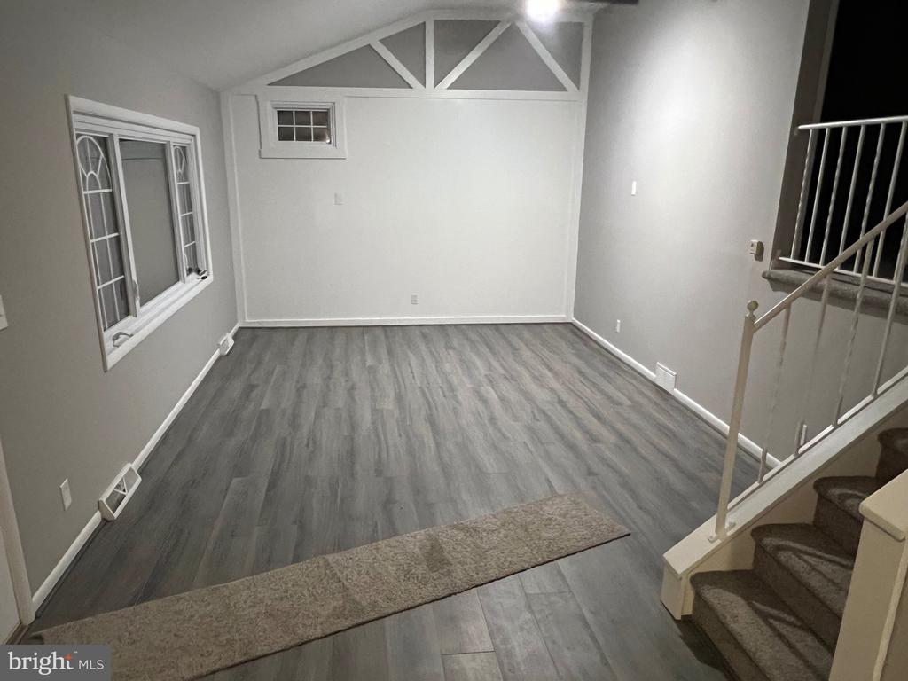 1 Carole Rd