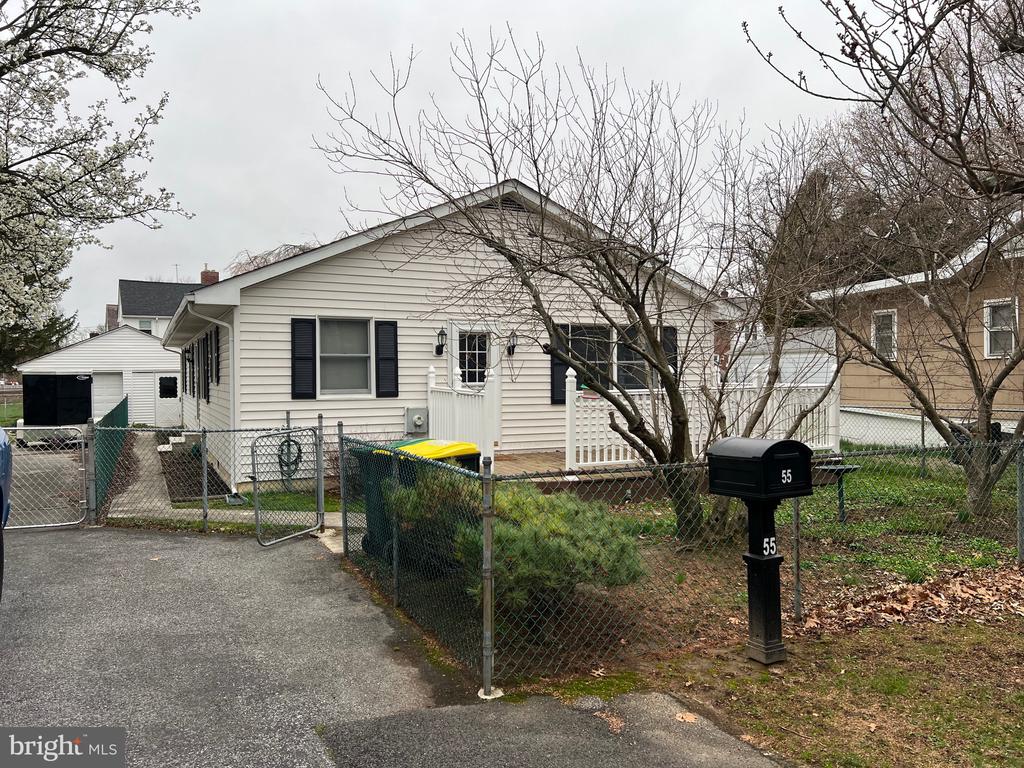 55 Lawson Ave