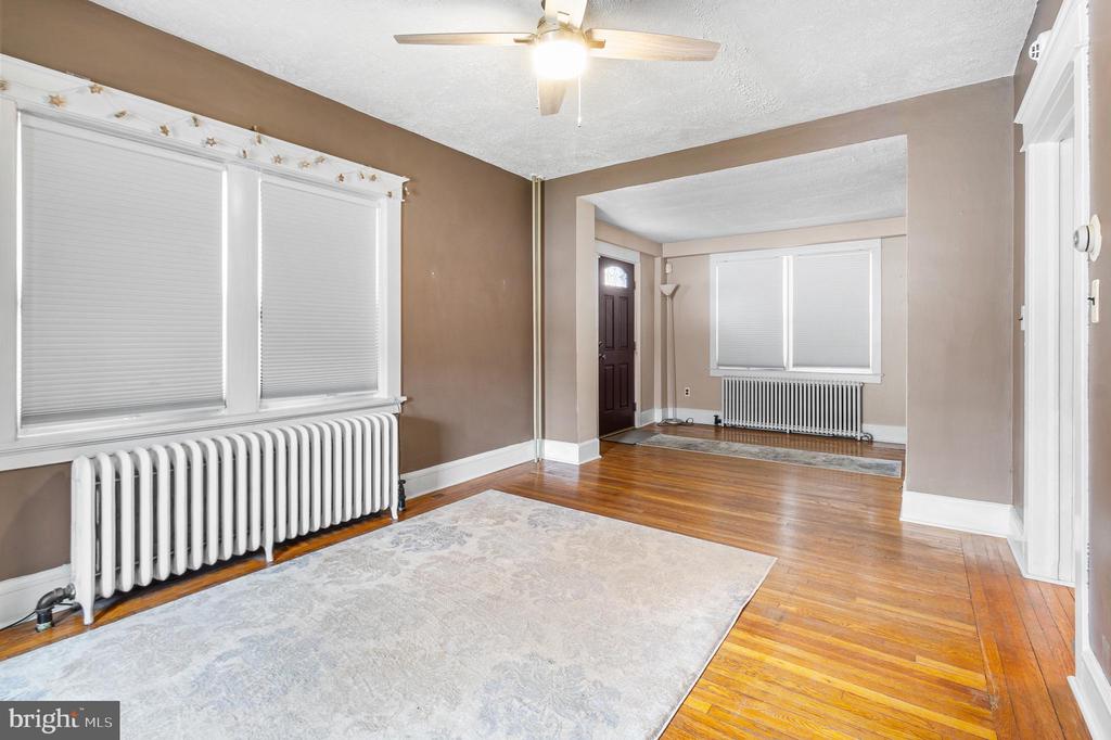 2112 Lancaster Ave