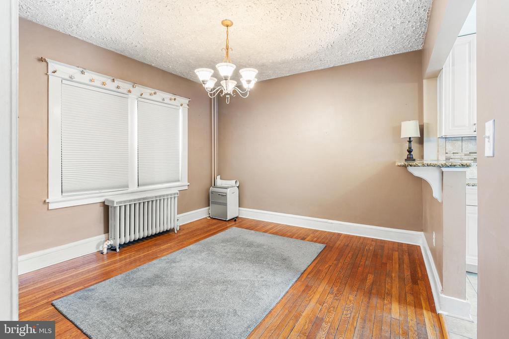 2112 Lancaster Ave