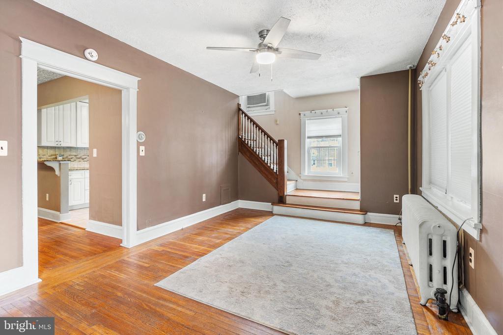 2112 Lancaster Ave