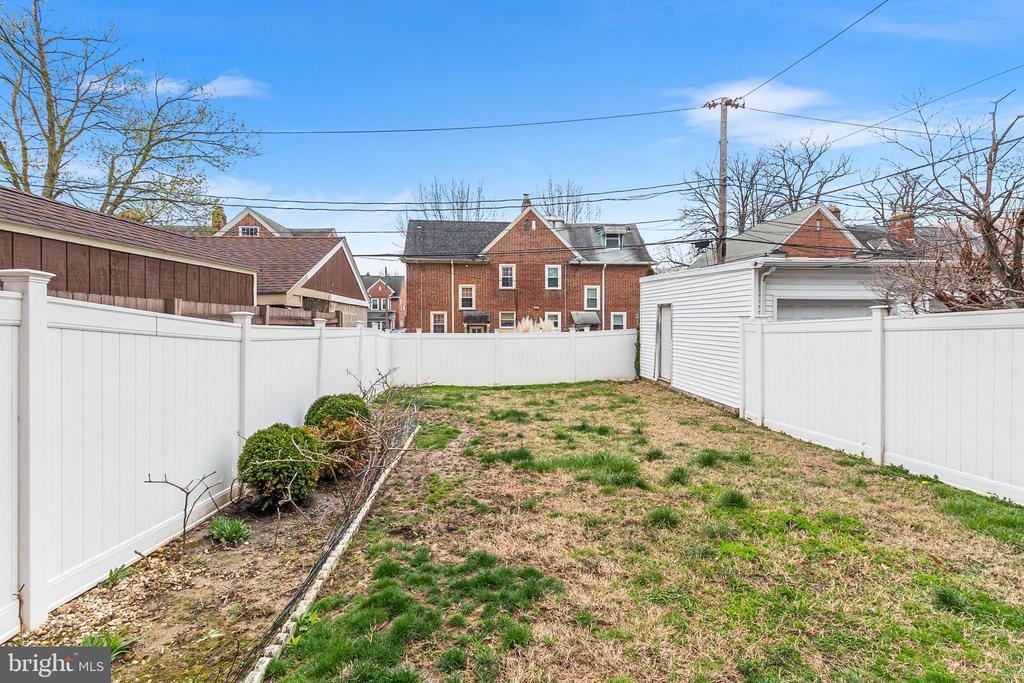 2112 Lancaster Ave