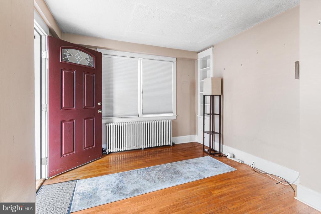 2112 Lancaster Ave