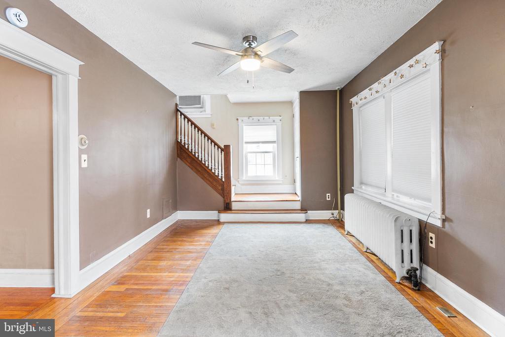 2112 Lancaster Ave