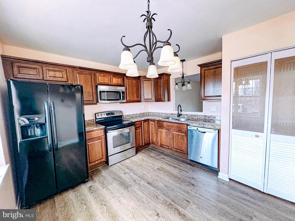 1147 Old Forge Rd