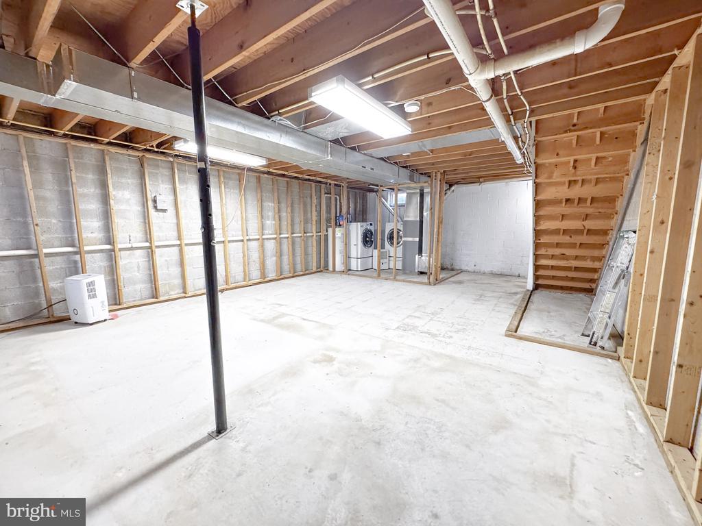 1147 Old Forge Rd