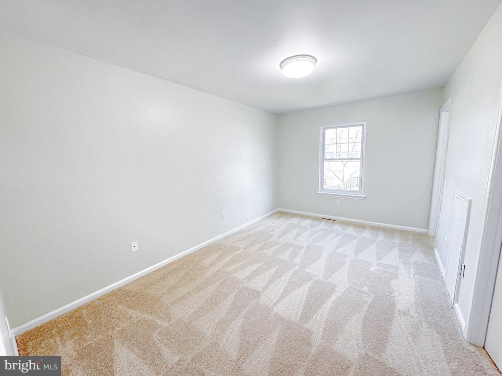 1147 Old Forge Rd